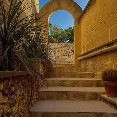 300y/o Blue Lagoon Views /ac/pool Qala