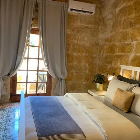 300y/o Blue Lagoon Views /ac/pool Holiday home *
