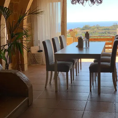 Holiday home 300y/o Blue Lagoon Views /ac/pool