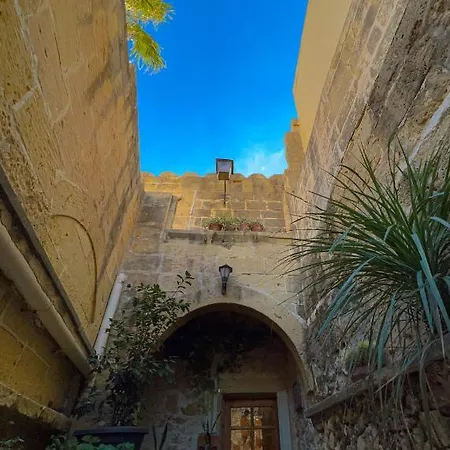 300y/o Blue Lagoon Views /ac/pool * Qala