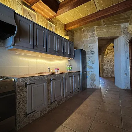 300y/o Blue Lagoon Views /ac/pool Holiday home *