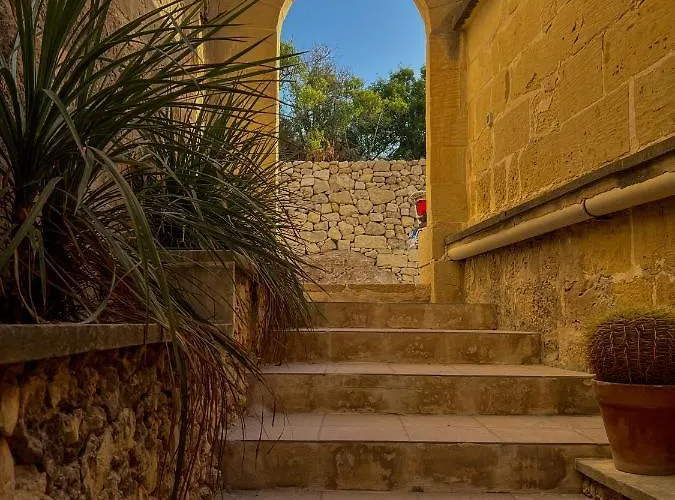 300y/o Blue Lagoon Views /ac/pool Qala