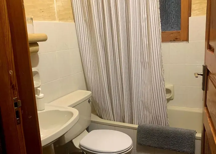 300y/o Blue Lagoon Views /ac/pool Qala